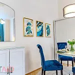 Blue Fountain Design - Hostaid * بودابست
