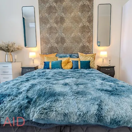 Blue Fountain Design - Hostaid * Boedapest